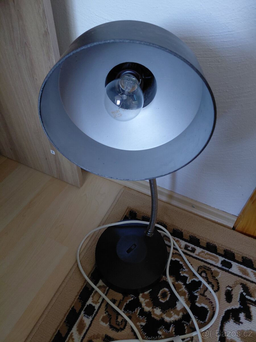 Retro stolní lampa s ohebným krkem