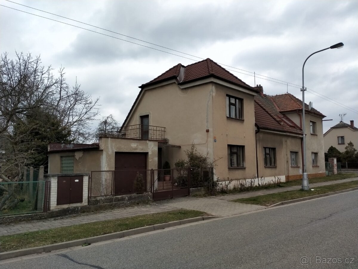 Rodinný dům 5+1 se zahradou 590 m2 - Hradec Králové