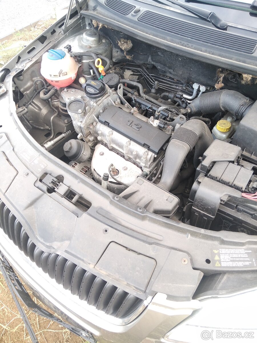 nd z škoda fabia 2 1.2htp 44kw vinová modrá bílá