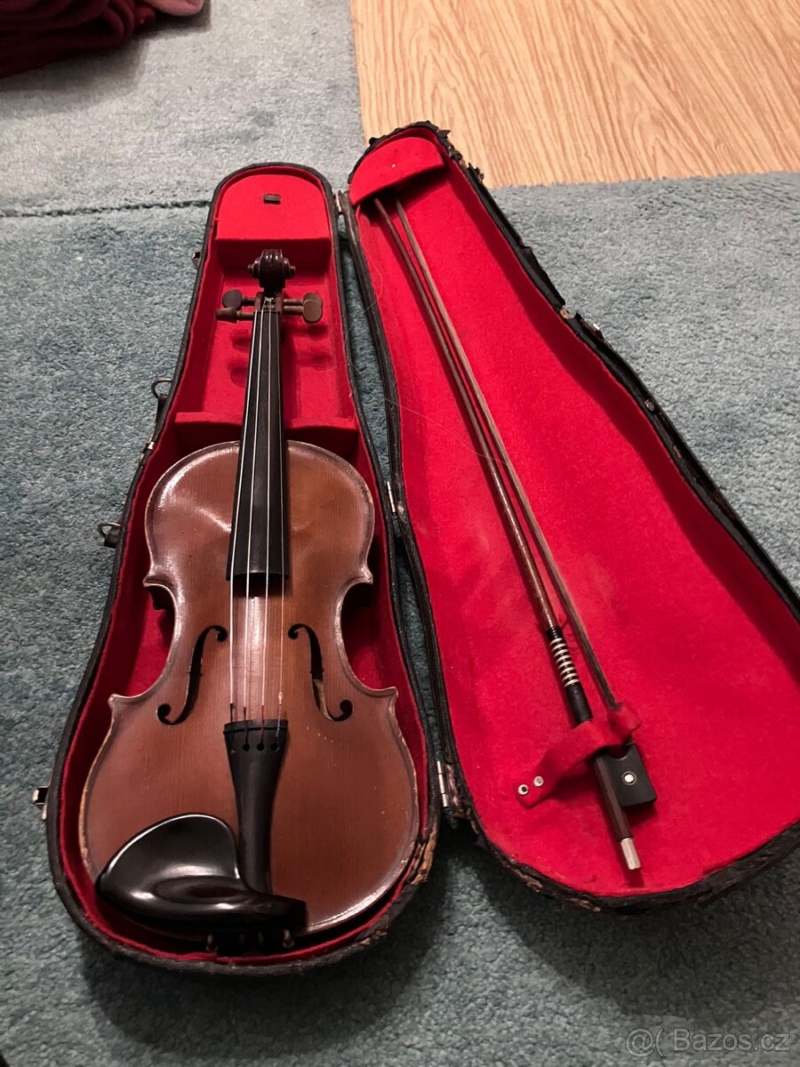 Dětské housle 50 let staré