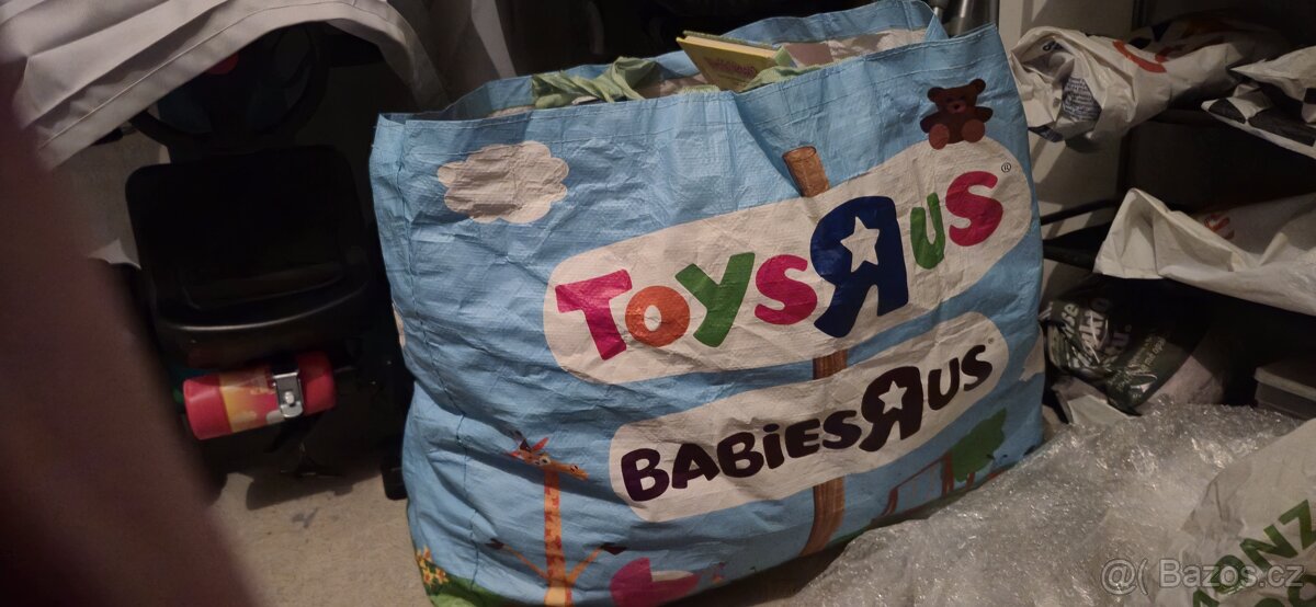 Hromada dětských hraček