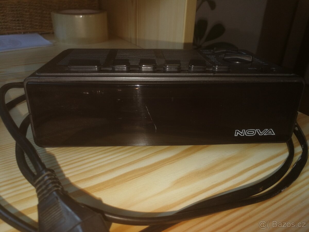 rádio-budík NOVA