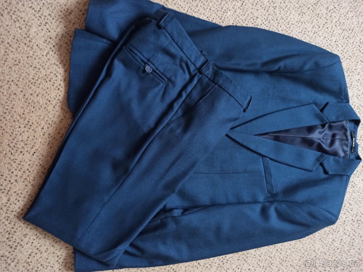 Nový pánský oblek