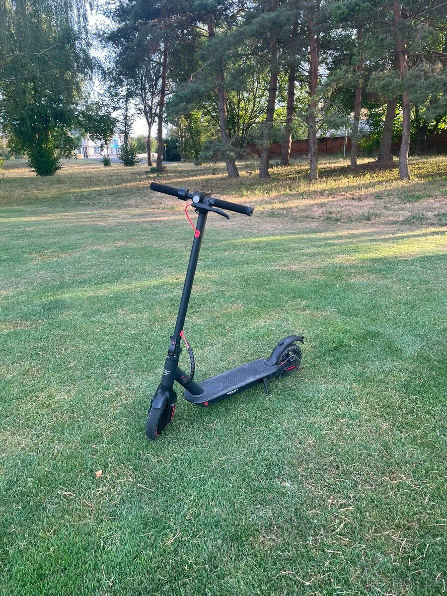 Elektrokoloběžka HECHT 5166