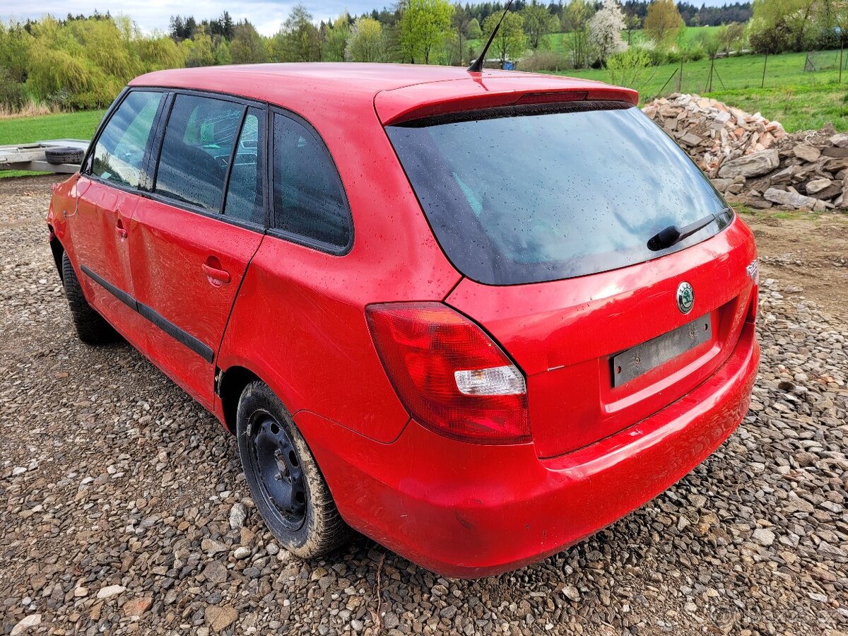 prodám na náhradní díly ŠKODA FABIA II COMBI