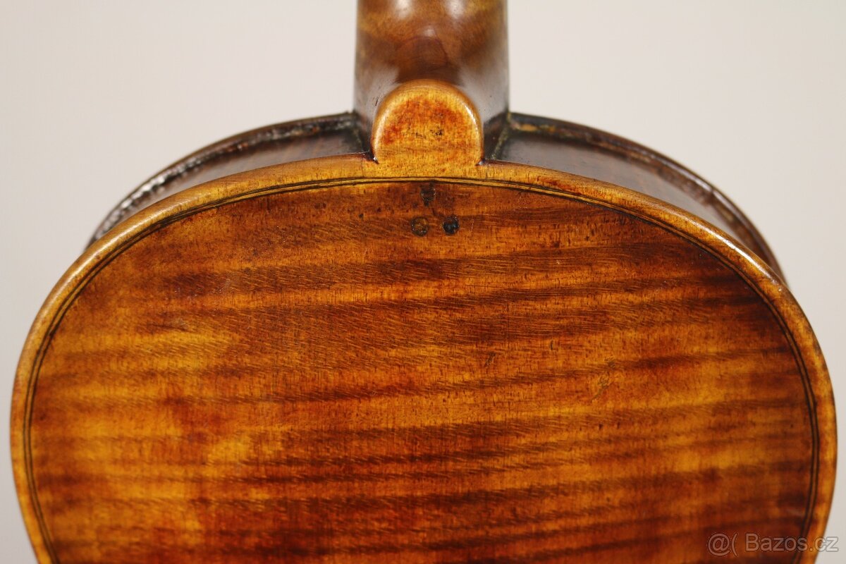 Mistrovské celé starožitné housle z 18 století, nádherný kus
