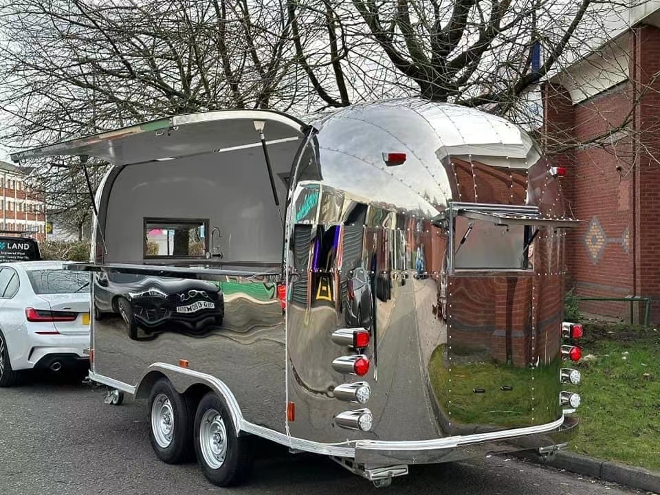 Potravinový přívěs food truck