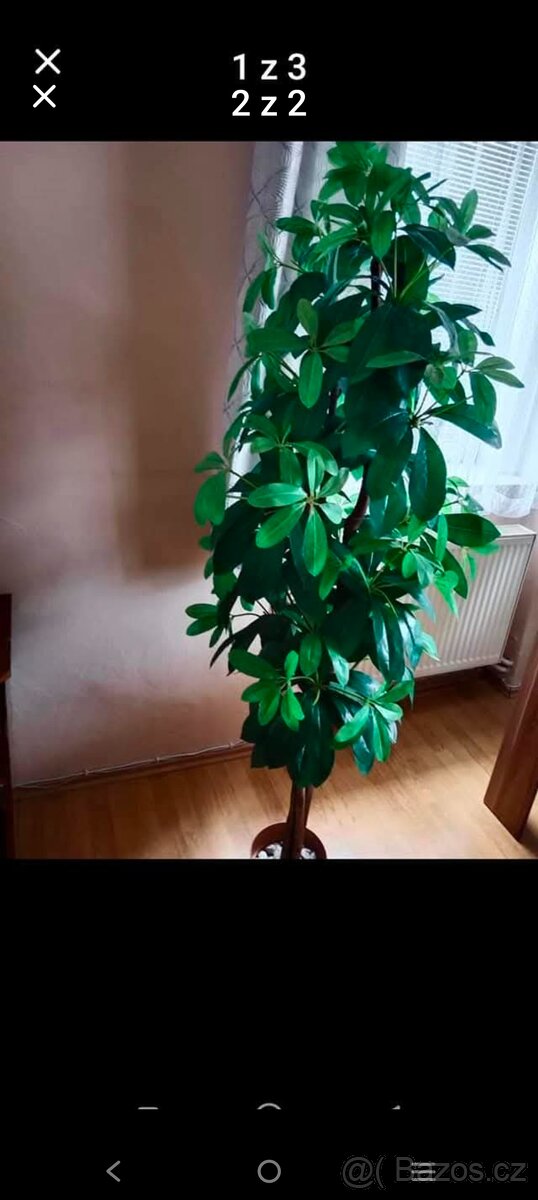 Umělá kytka v květináči