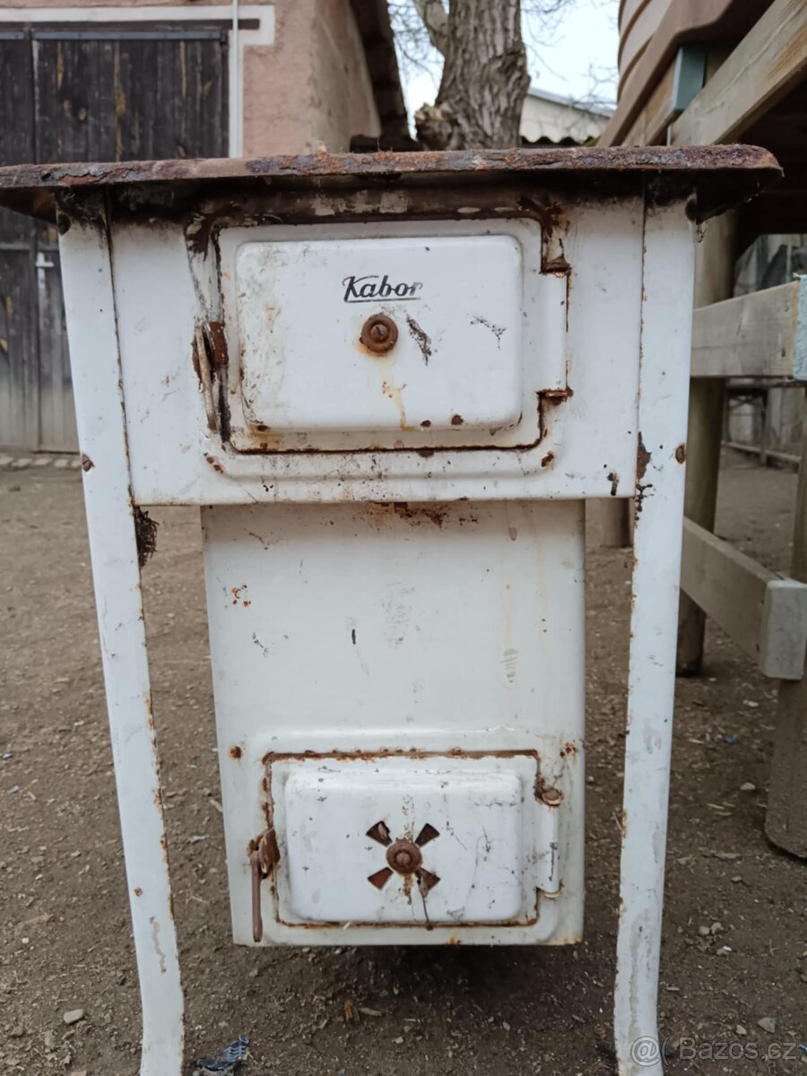 Prodám kamna jedny velké a druhé malé