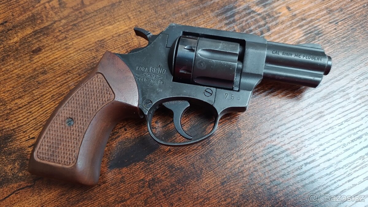 Flobert revolver KORA /2,5“/ černý , dřevo cal. 6mm flobert