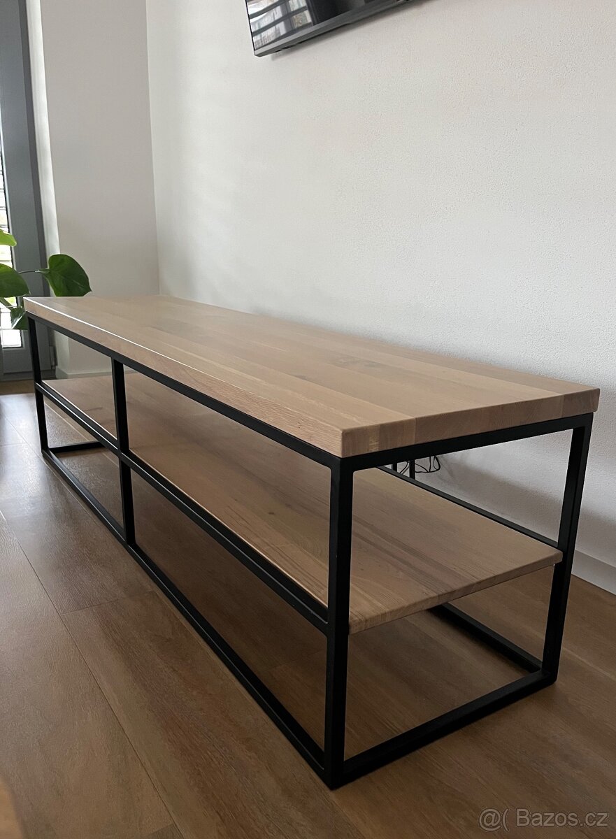 TV stolek