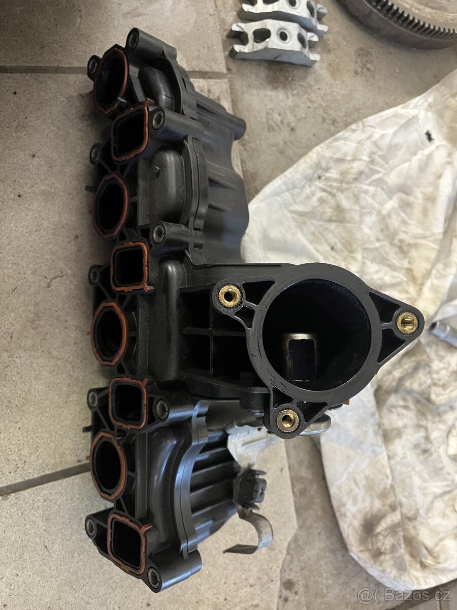 Sání motoru 03L 129 711 AL