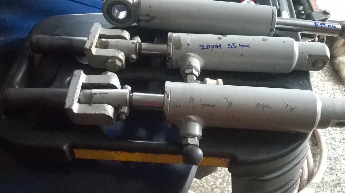 Prodám hydraulické válce 2 kusy