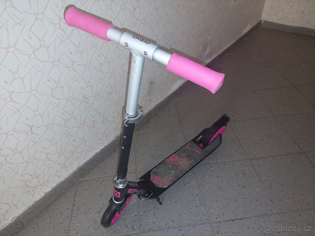 Děcka holčičí koloběžka OXELO