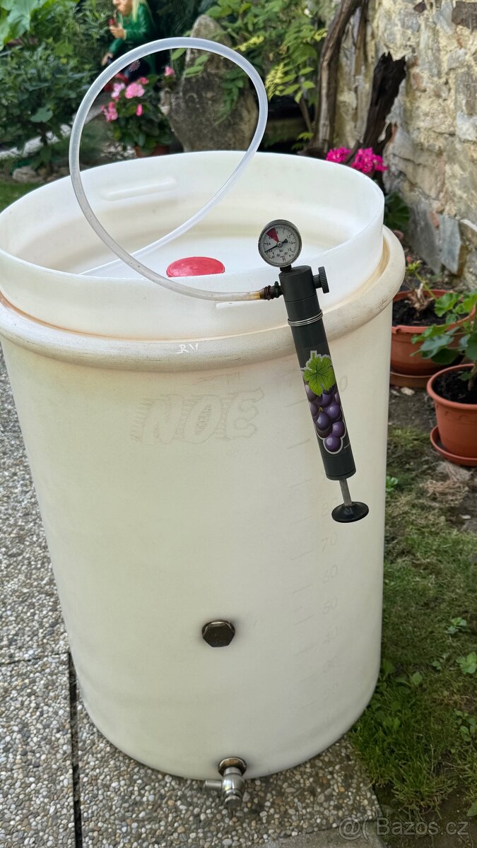 Nádrž na víno sud