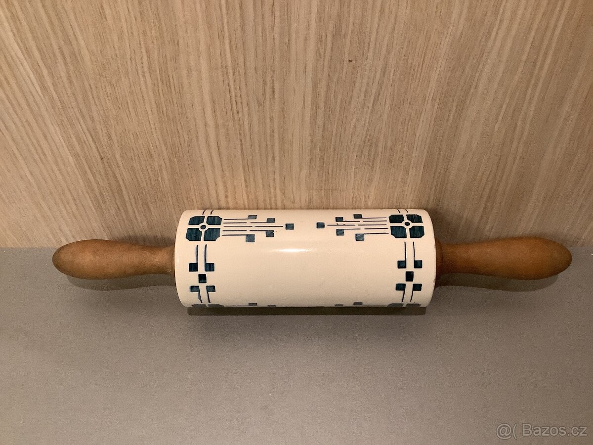 Porcelánový váleček