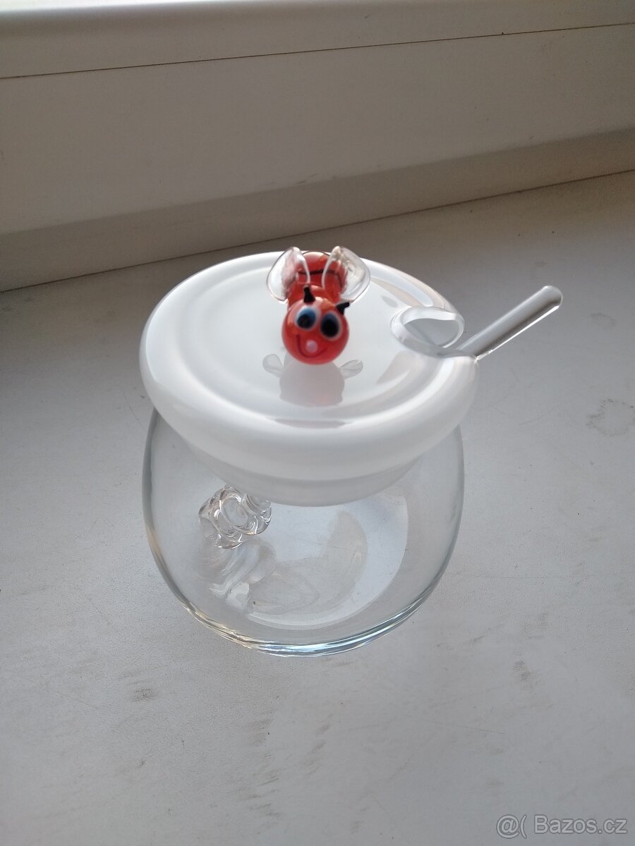 Skleněná dóza na med