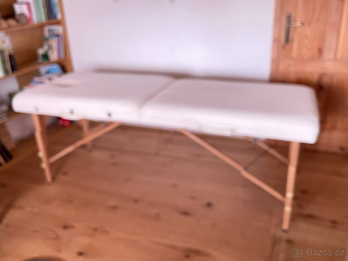 Skládací masážní stůl