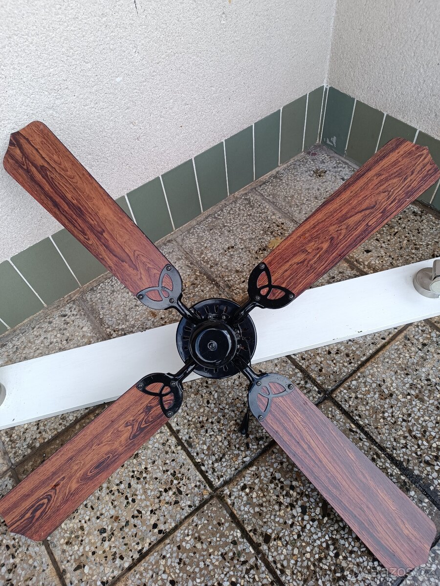Stropní ventilátor 4 lopatky se 2 svítidly