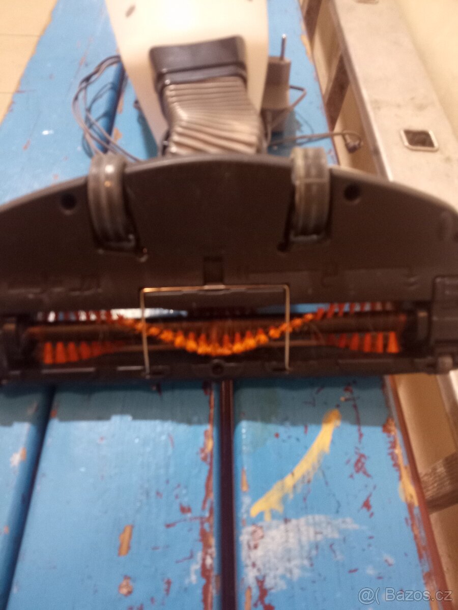 (((. TYČOVÝ VYSAVAČ ELECTROLUX. )))