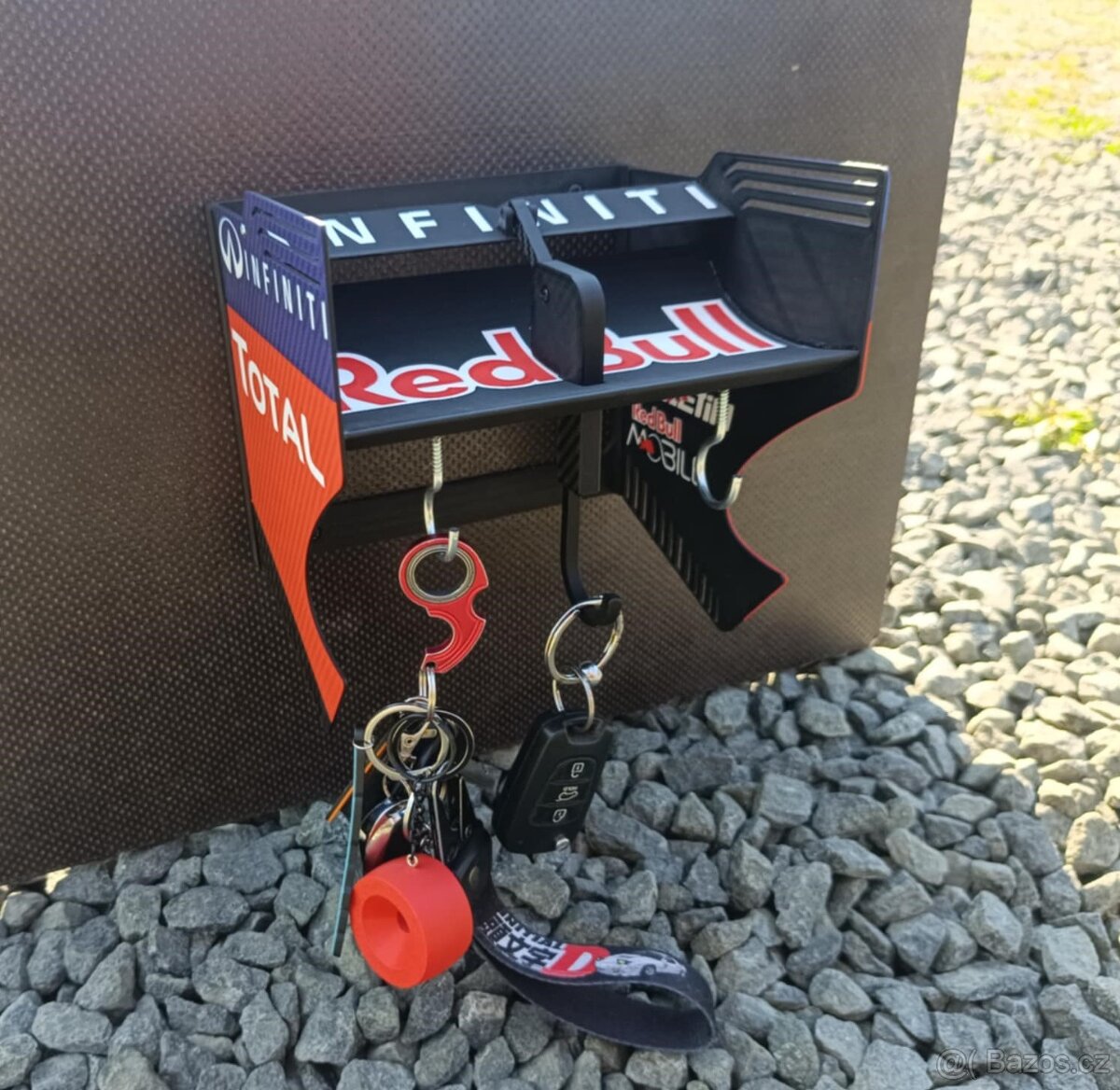 Věšák na klíče inspirovaný zadním křídlem Red Bull RB9