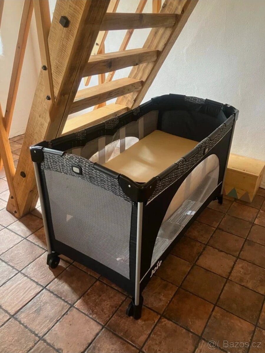 Cestovní postýlka Joie