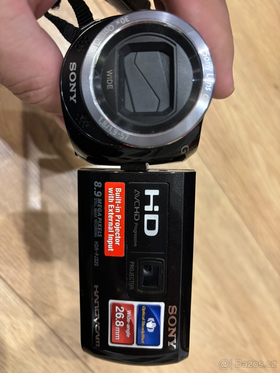 Videokamera Sony HDR-PJ320E s projektorem