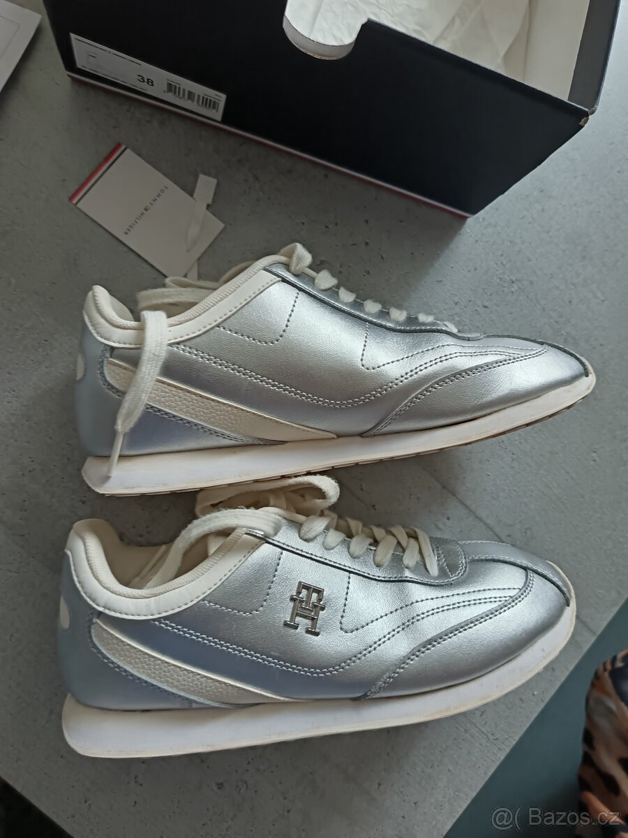Dámské tenisky Tommy Hilfiger - vel. 38