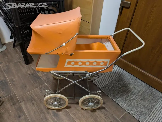 Dětský retro kočárek