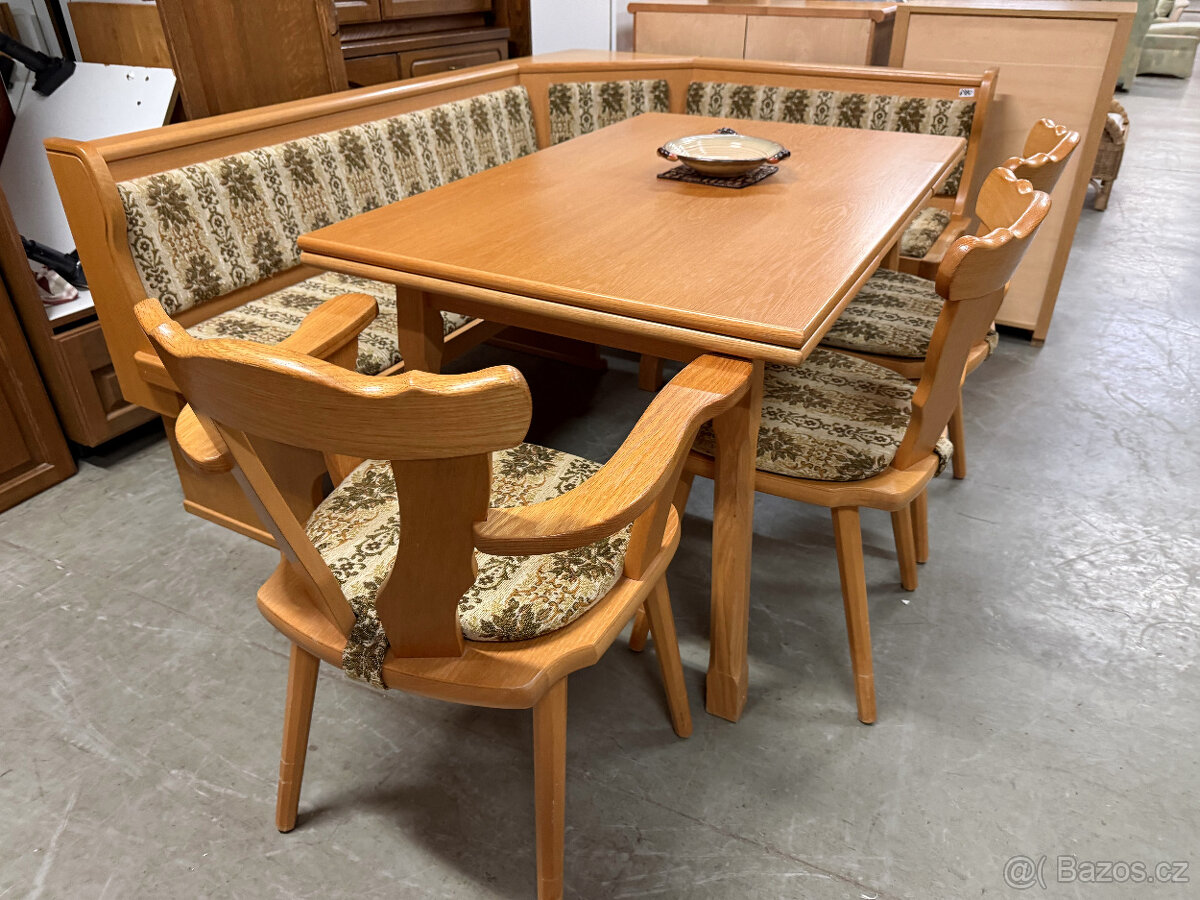 Dubová rohová lavice ,rozkládací stůl a tři židle