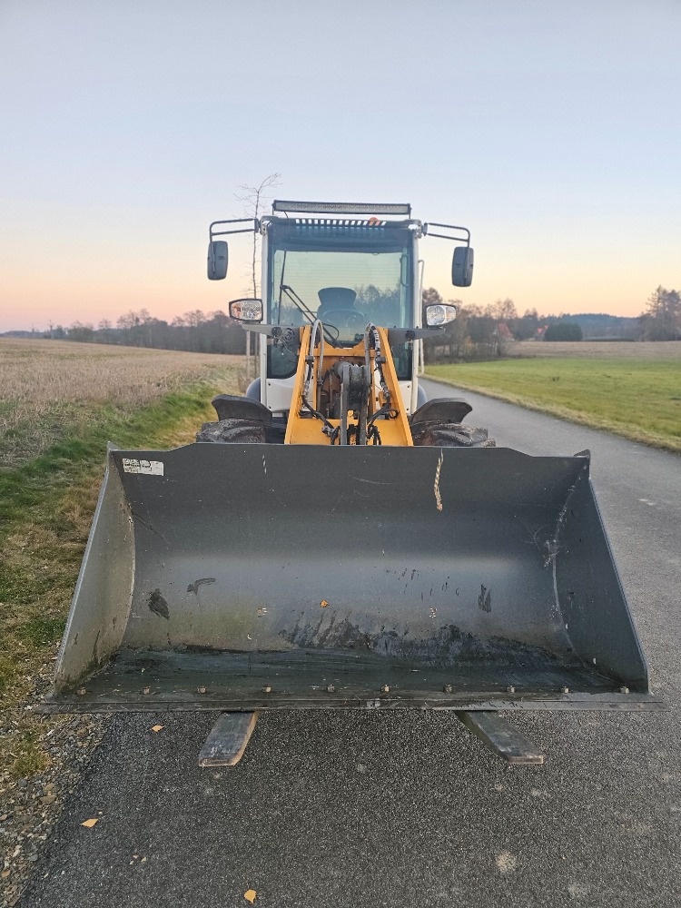Prodám kolový nakladač Liebher L 506 C