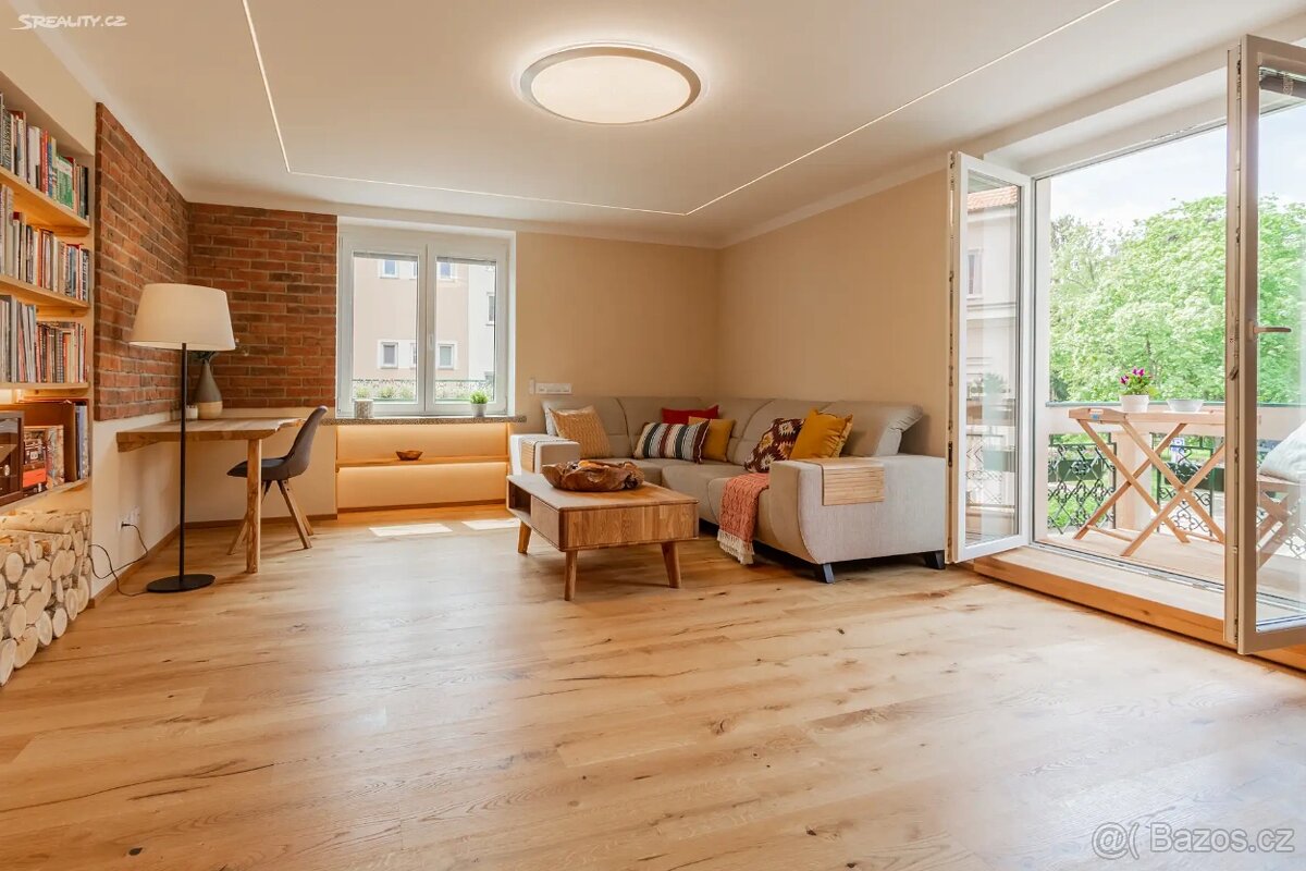 Pronájem bytu 2+1 65 m², Čéčova 34, České Budějovice 3