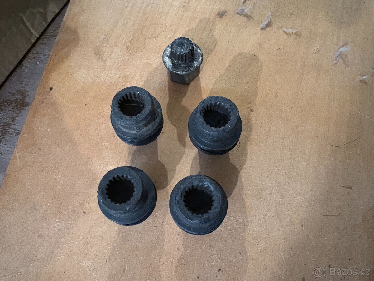 Sada bezpečnostních matic Range Rover L322 2002-2005