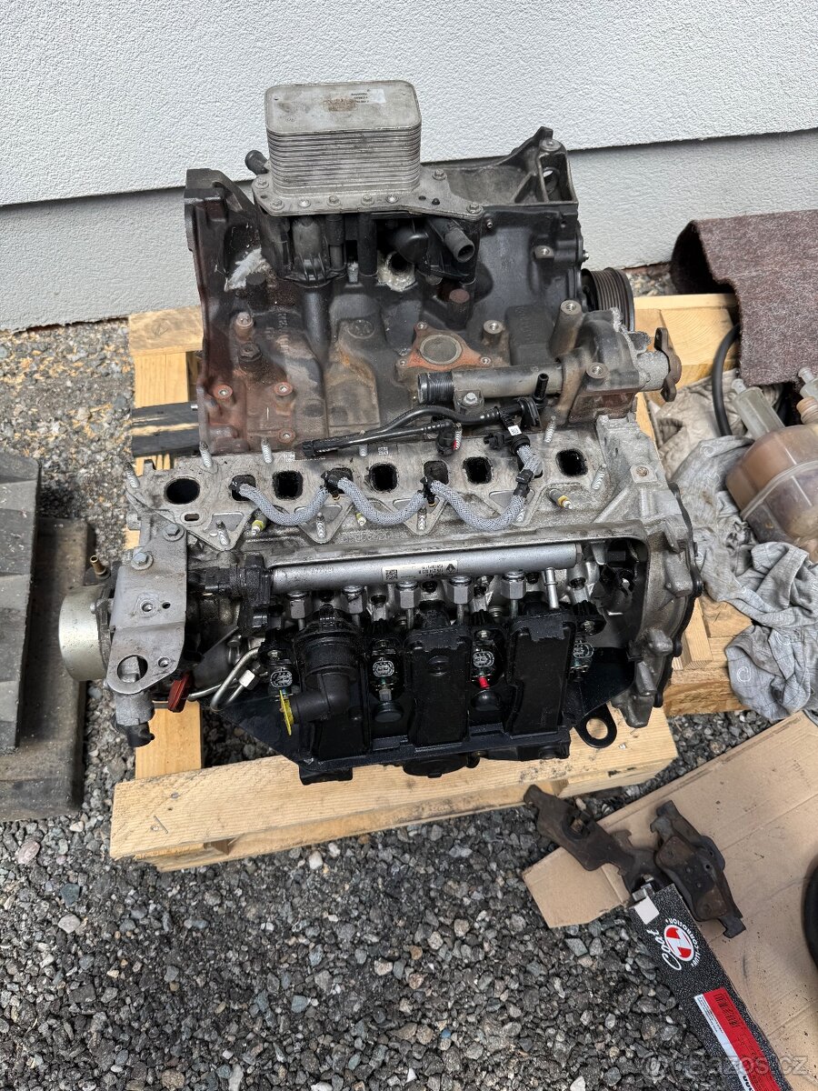 Prodám motor Renault 1,6 Bitdi.118 kw.