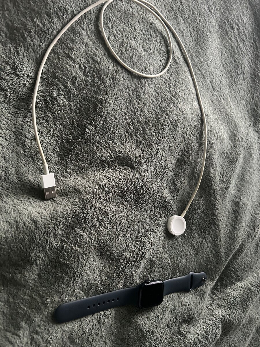 Apple Watch SE 40 mm + nabíječka