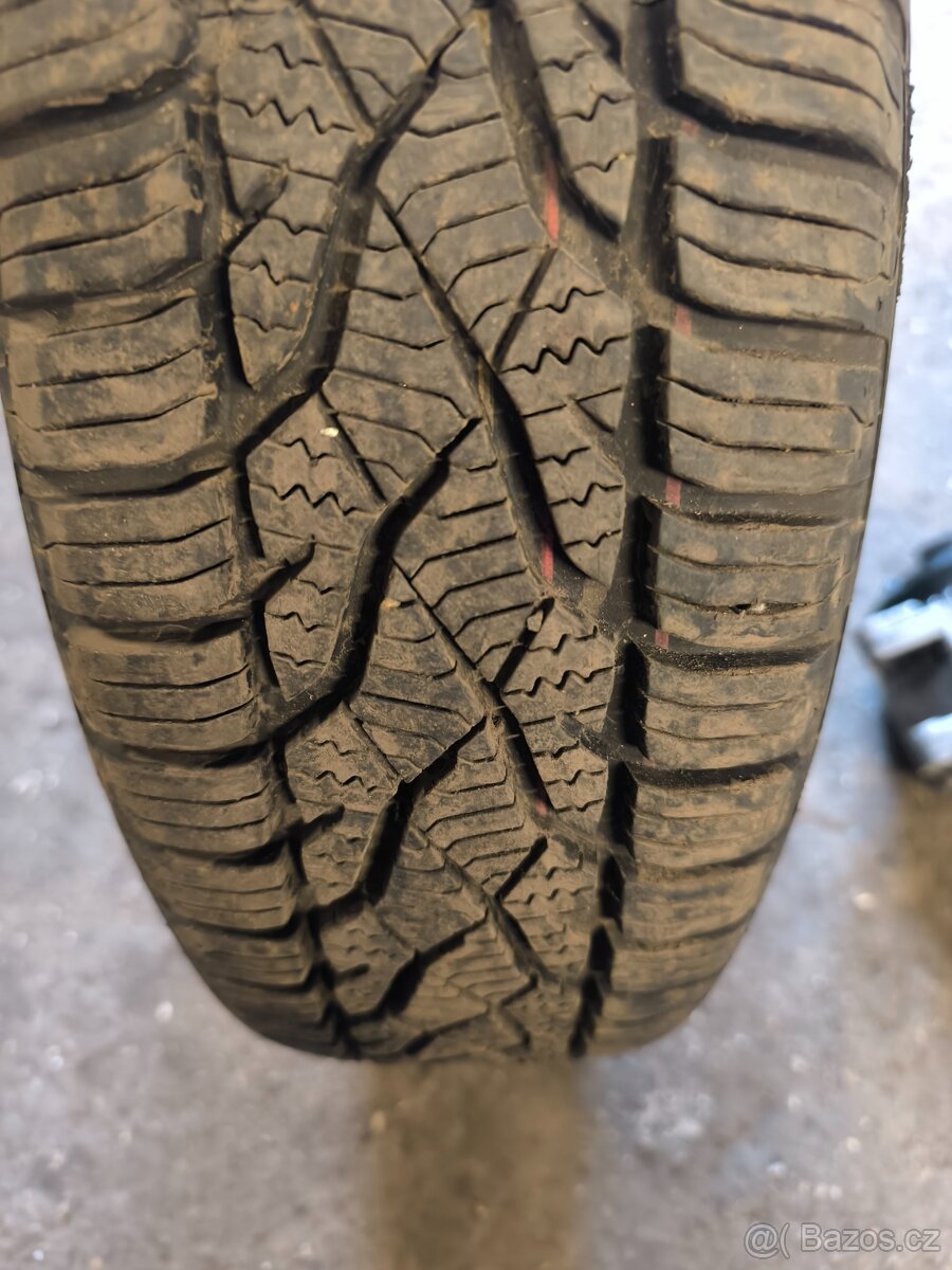 Celoroční pneu 165/70 R14