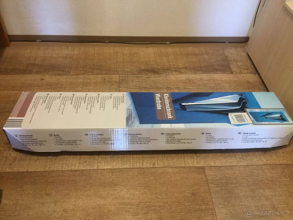 Textilní šatní skříň