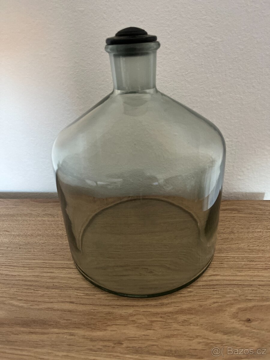 Skleněná nádoba