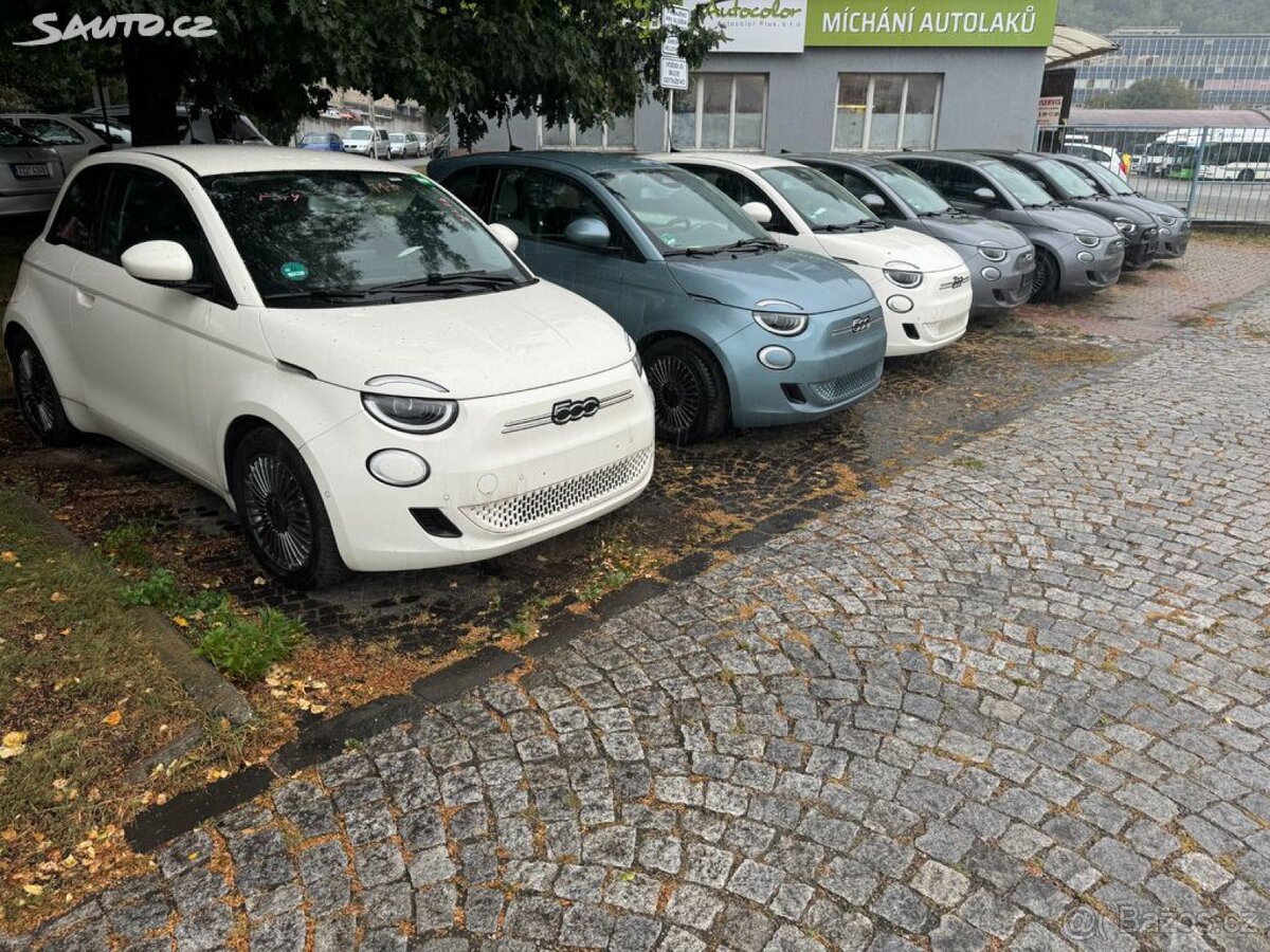 Fiat 500E různé barvy