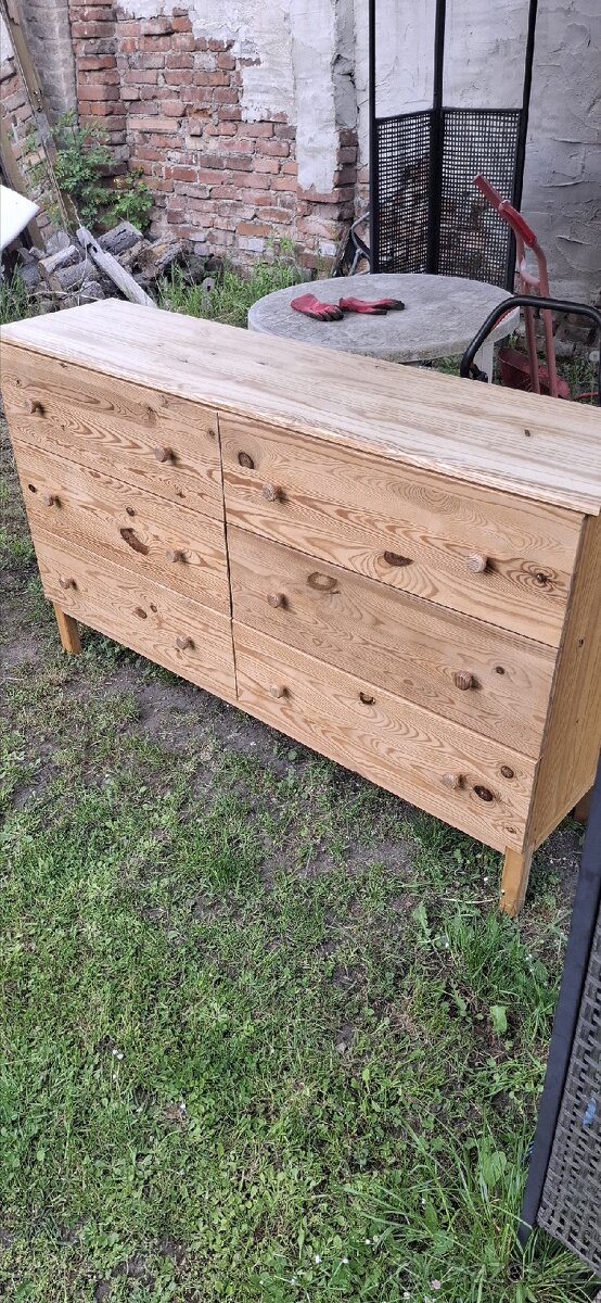 Dřevěná komoda IKEA Tarva