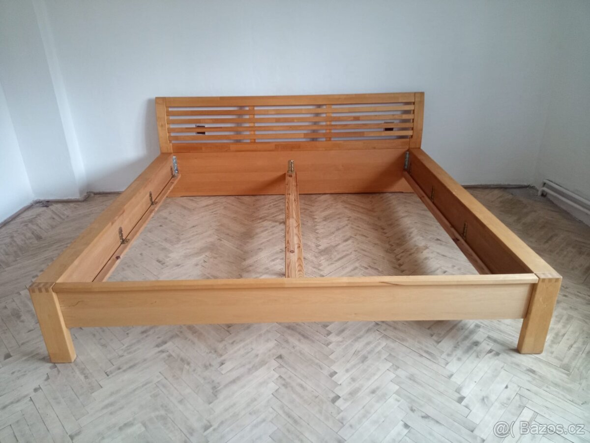 Dřevěná postel 200x200