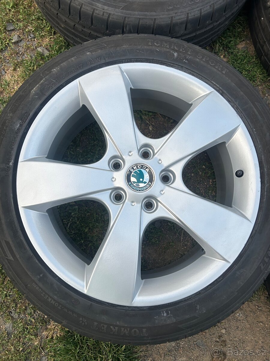 Alu kola Škoda 7j et54 pneu 225/45 R17