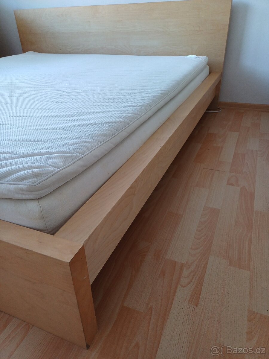 Manželská postel + kvalitní matrace