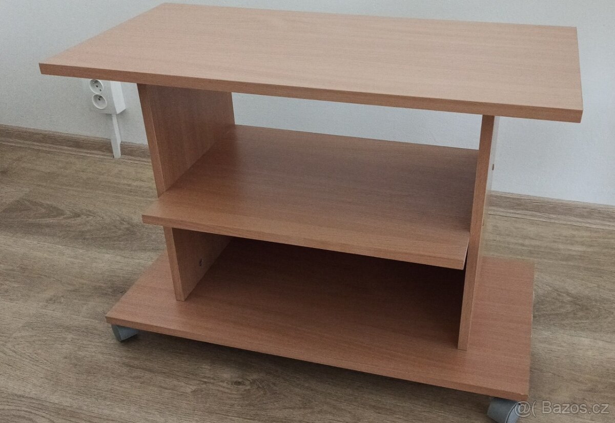 Pojízdný TV stolek