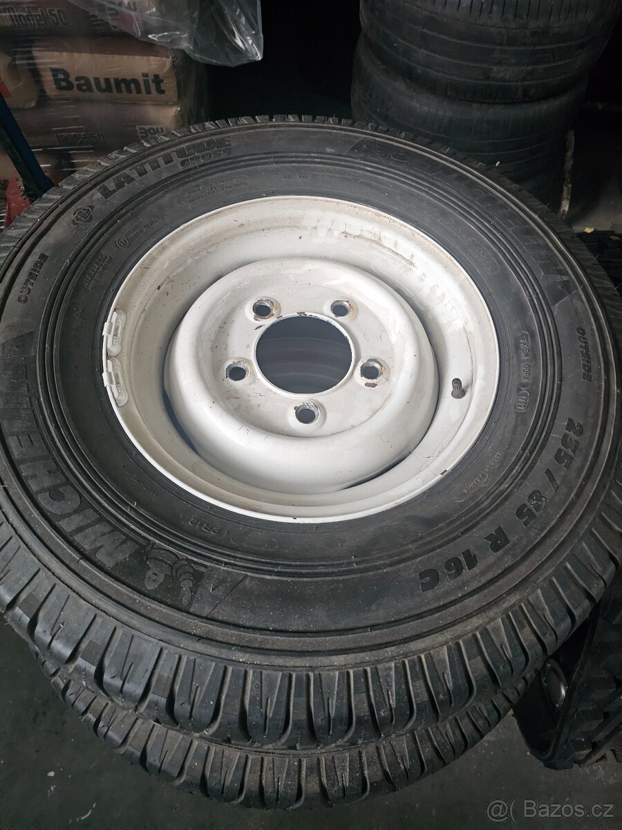 Prodam plechove disky na dedender s pneu 235/85 R16