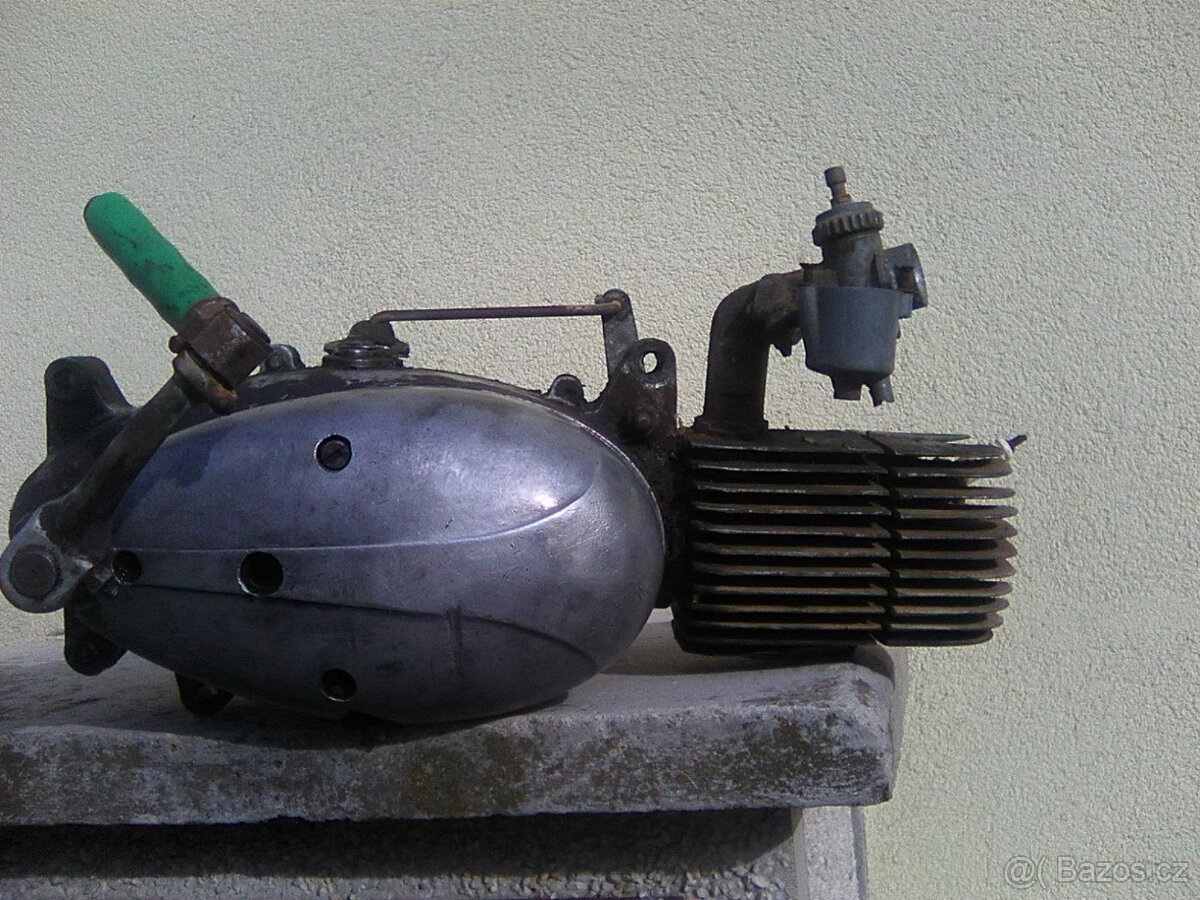 Jawa 50 Pionýr - motor,brzdy,kola,nádrže a vzduchový filtr