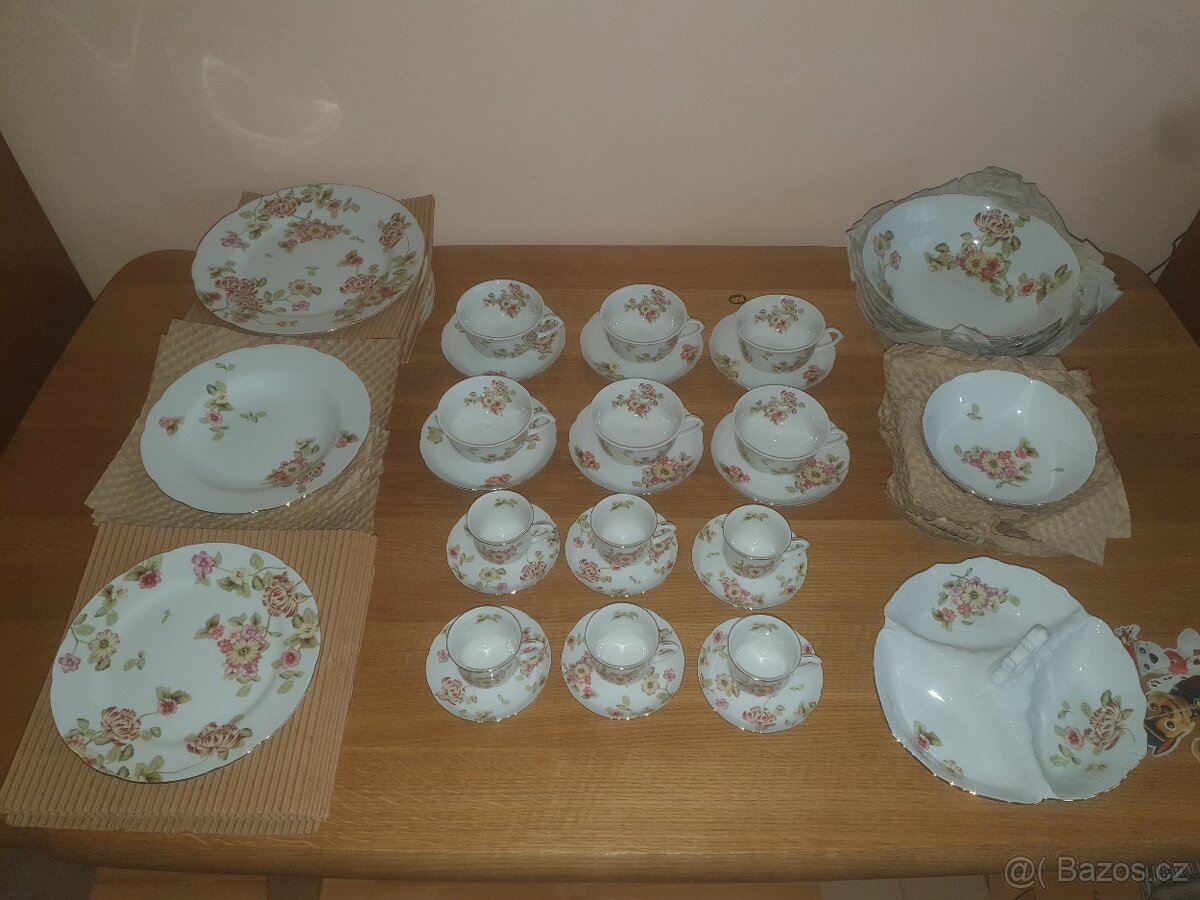 Porcelán motiv výrazné kytky THUN