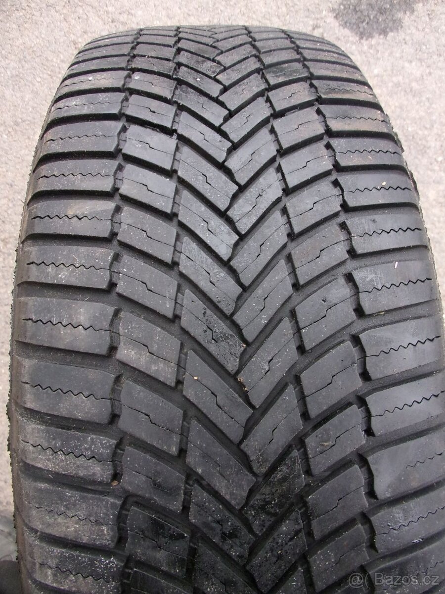 1x Celoroční pneu 225/55/19 99V Bridgestone Weather Contr
