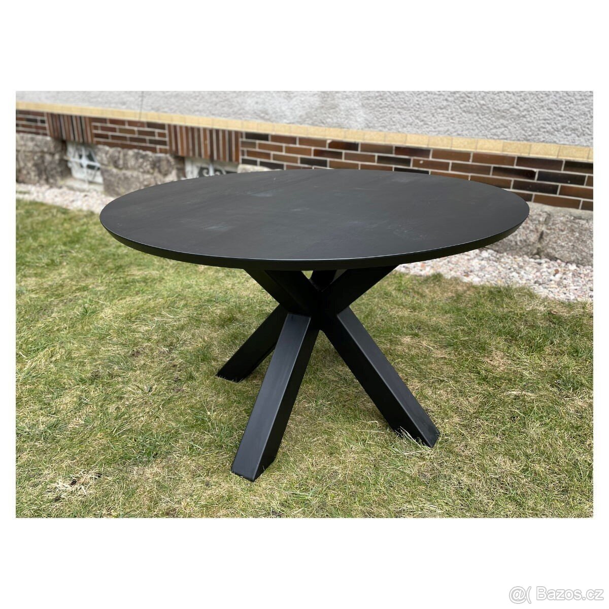 Kulatý jídelní stůl - Toro 125 cm
