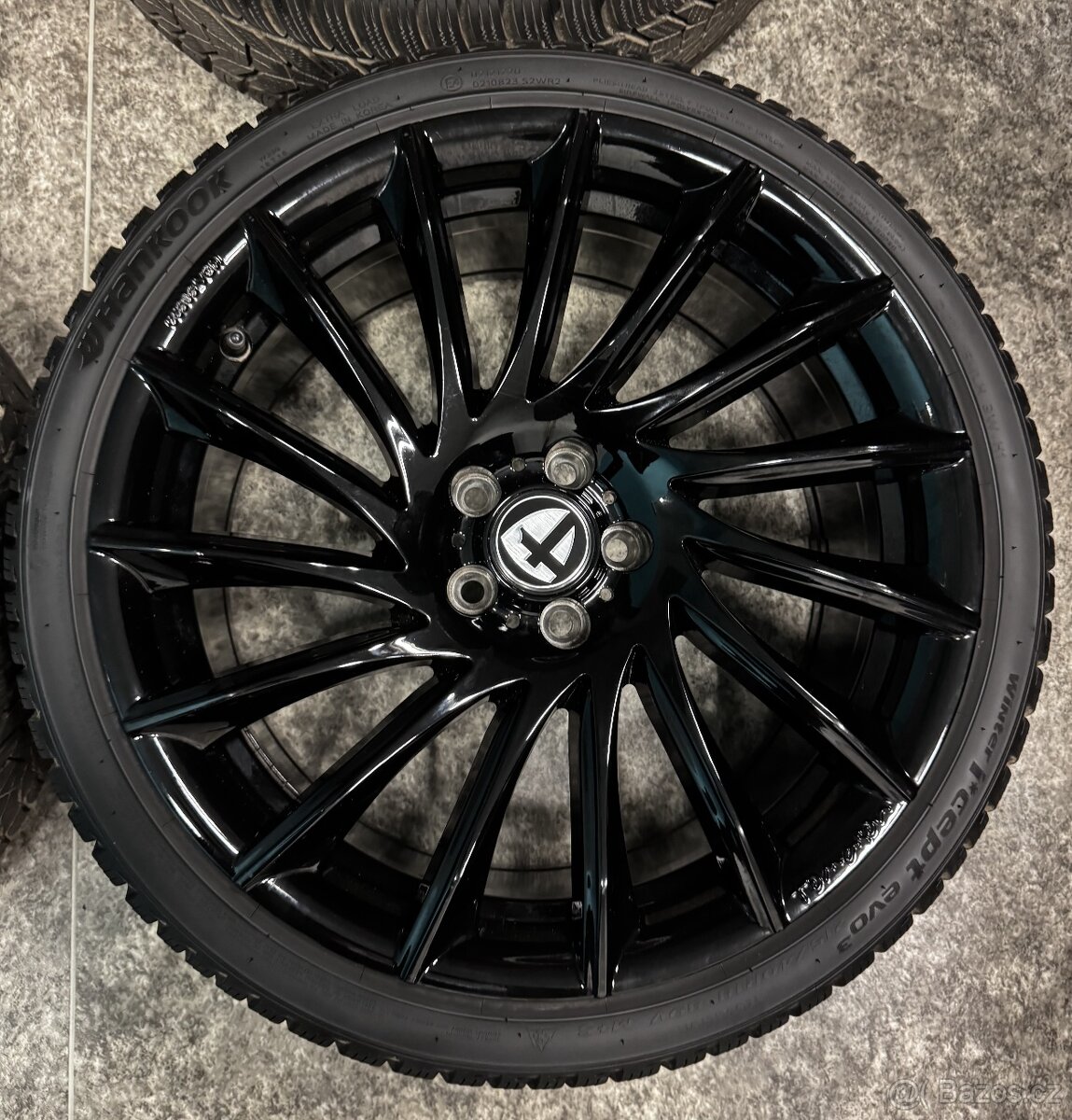 Alu kola Škoda/VW 18" černá 5×100 ET35 + Hankook Winter